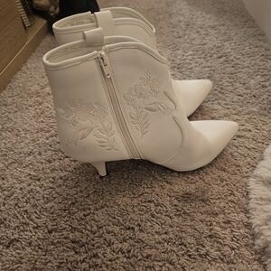 Elegant White Embroidered Ankle Boots